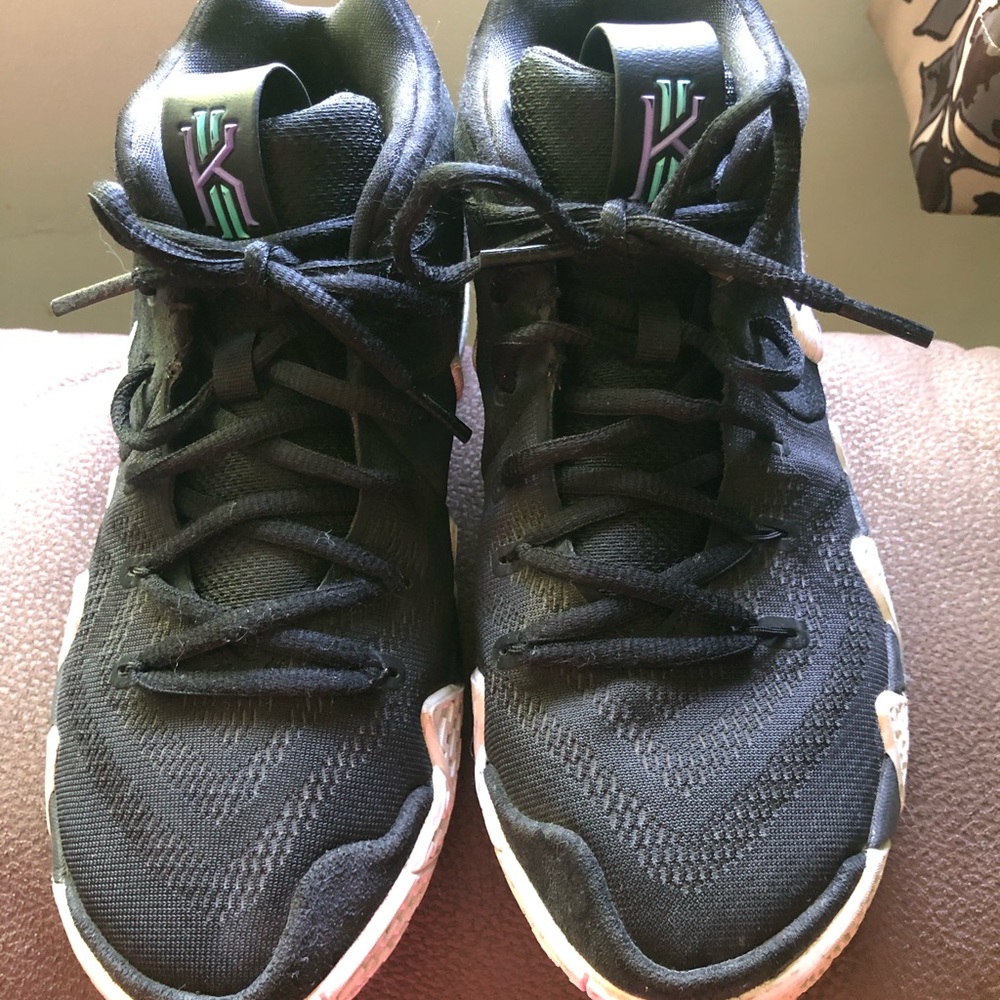 Kyrie 4 - Picture 2 of 5